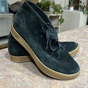 NoBull black dark gum suede mid trainer size 8.5